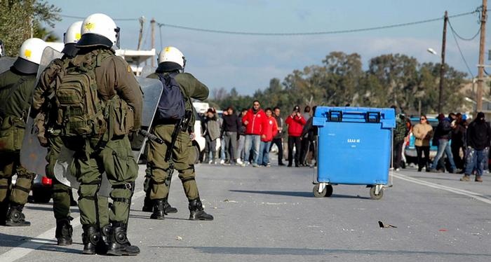 Greek island mayor warns over migrant center